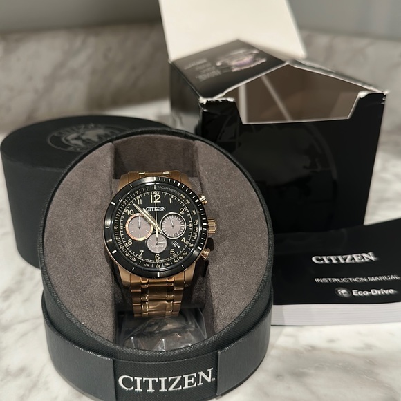 Citizen Mens Gold Black dial 50% off watch
